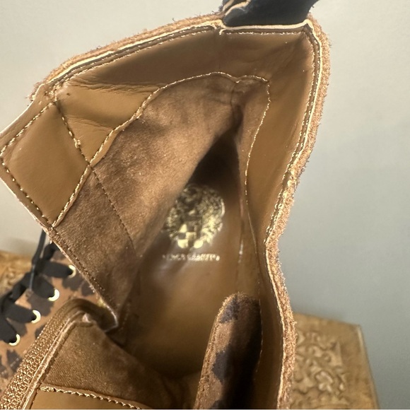 Vince Camuto Women’s Debsen Leopard Print Lug Sole Wedge Booties Sz 9 - Picture 9 of 10